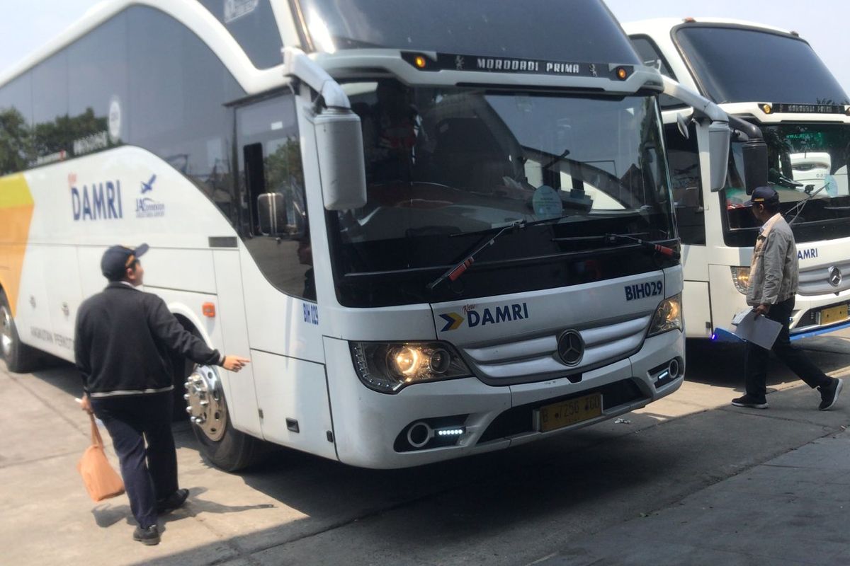 Bus DAMRI yang melayani saat KTT ASEAN ke-43