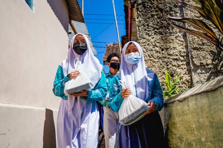 Sebanyak 900 siswa SMAN 2 Lembang telah berpartisipasi dalam kegiatan berbagi Rantang Siswa.