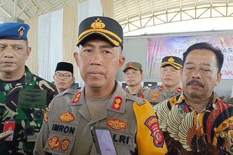 1.309 personel gabungan dari TNI-Polri saat mengikuti Apel Gelar Pasukan Operasi Kepolisian Terpusat Lilin Lodaya 2023 di Dome Balerame, Soreang, Kabupaten Bandung, Jawa Barat pada Kamis (21/12/2023)