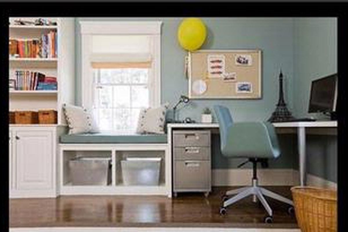 Sudah saatnya Anda menggunakan kontainer penyimpanan yang mudah diakses. Tidak perlu menyusahkan diri sendiri sehingga harus dipastikan boks-boks penyimpanan barang dapat Anda raih dengan mudah.