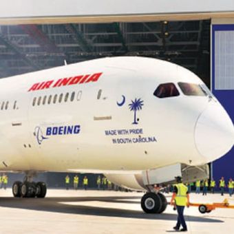 Ilustrasi Boeing 787 maskapai Air India. Apa Arti Kode May Day yang Diungkap Pilot Air India Semenit Sebelum Pesawat Jatuh?