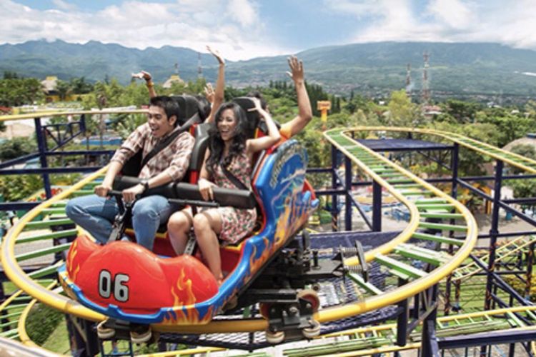 Atraksi Spinning Coaster di Jatim Park 1.