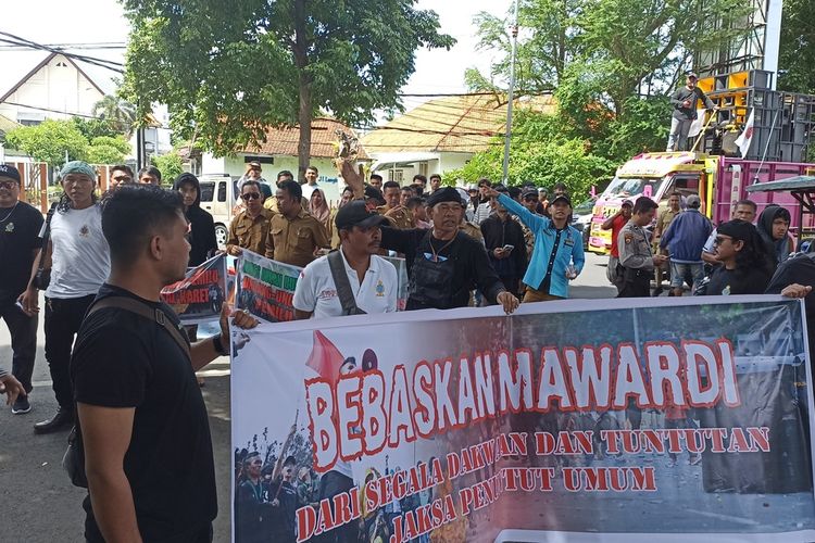 Aksi demo tuntut kades Langko Bebas atas dakwaan tipilu, Senin (5/2/2024).