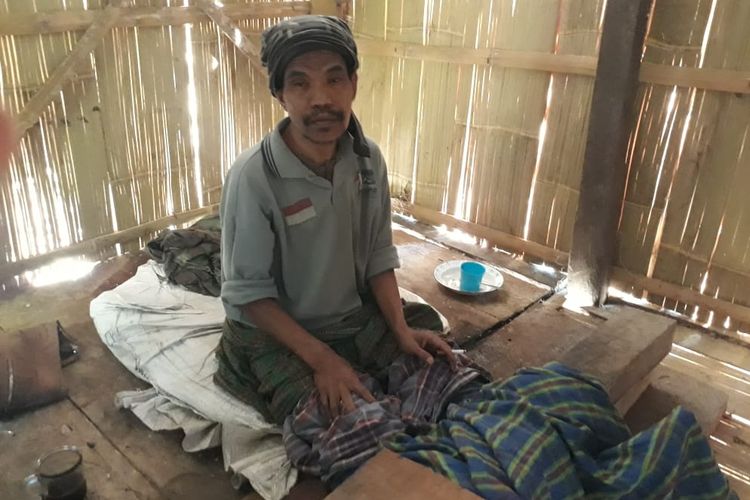 Kakak adik penderita gangguan jiwa dipasung di dalam gubuk di pedalaman Manggarai Timur.