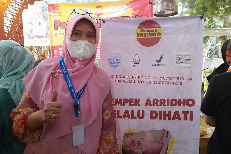 Novita Damayanti, pemilik Pempek Arridho Asli Palembang yang punya reseller di banyak kota.