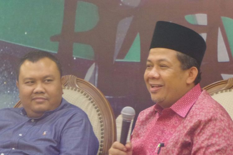 Wakil Ketua DPR RI Fahri Hamzah (kanan) dalam sebuah acara diskusi di Kompleks Parlemen, Senayan, Jakarta, Selasa (8/8/2017).