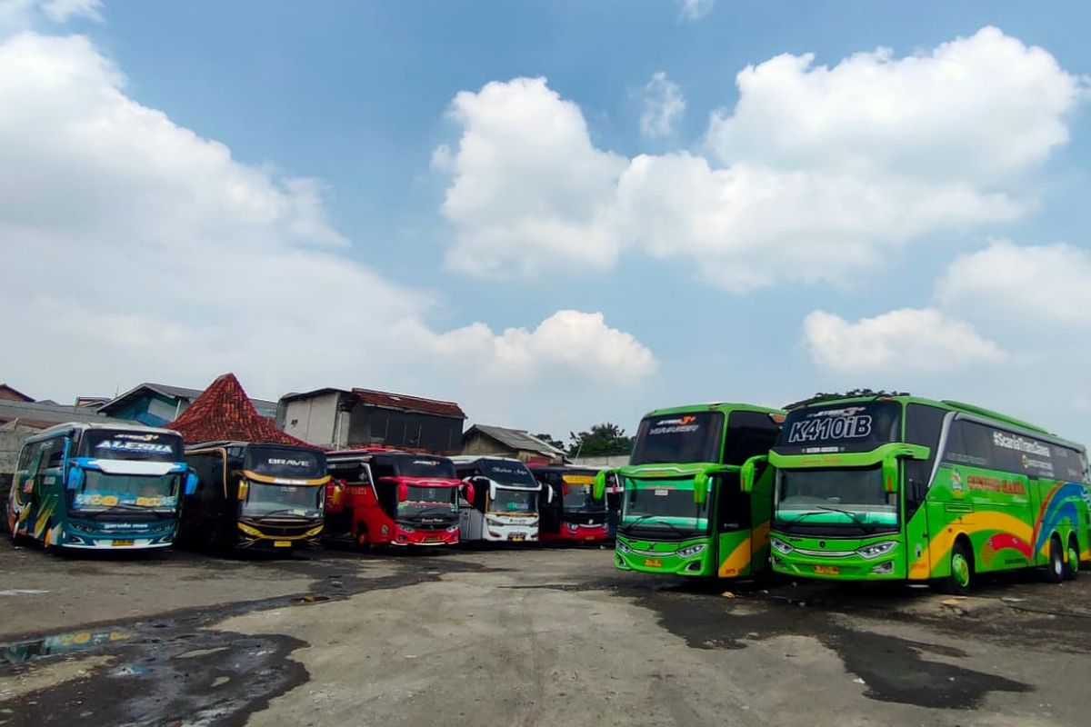 Jejeran bus AKAP di terminal bus Ciawi, Bogor