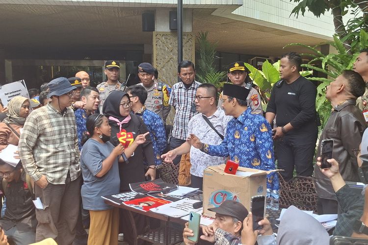 Warga Kolong Tol Jakut Tercatat Desil 7: Data dari Mana Pak Mensos? Jadi Gak Dapat Bantuan