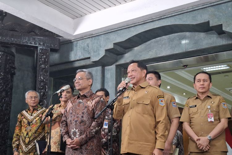 Pemerintah Akui Banyak Daerah Masih Kesulitan Bayar Gaji PNS