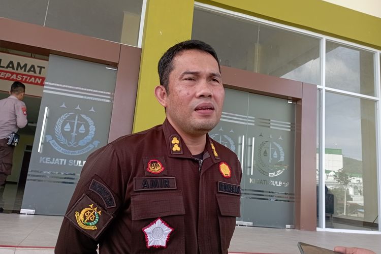 Kepala Seksi Penerangan Hukum Kejati Sulbar Amiruddin saat diwaancara di kantor Kejati Sulbar, Kamis (22/9/2022).