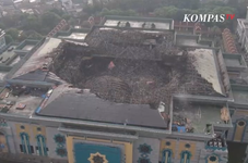 Giant Dome Collapses in Indonesia Mosque Fire