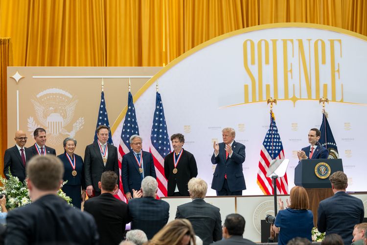 Trump Beri Elon Musk dan Jensen Huang Penghargaan Sains, Ada Misi di Baliknya
