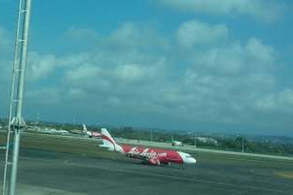 Pesawat Air Asia di Bandara Ngurah Rai Bali 