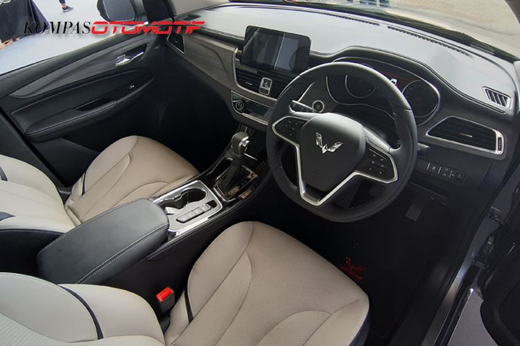 Interior Wuling Cortez CT