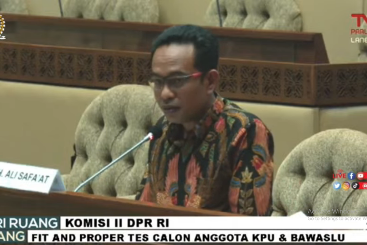 Tangkapan layar calon anggota KPU Muchamad Ali Safa'at saat mengikuti fit and proper test di Komisi II DPR, Selasa (15/2/2022).
