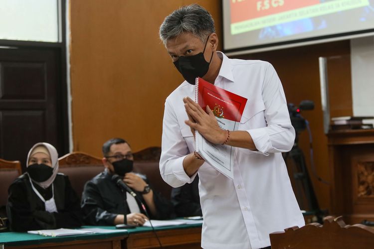 Terdakwa Brigjen Hendra Kurniawan menjalani sidang di Pengadilan Negeri (PN) Jakarta Selatan, Rabu (19/10/2022). Ia diduga terlibat kasus obstruction of justice atau perintangan proses penyidikan pembunuhan berencana terhadap Nofriansyah Yosua Hutabarat atau Brigadir J.