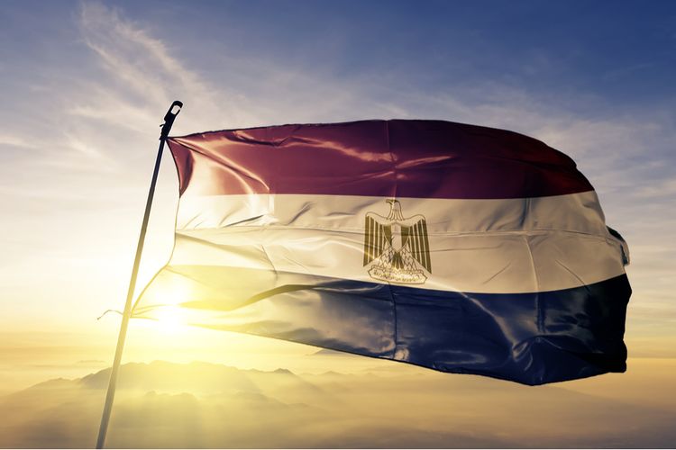 Bendera Mesir. Negara yang mengakui kemerdekaan Indonesia pertama kali adalah Mesir pada 22 Maret 1946.