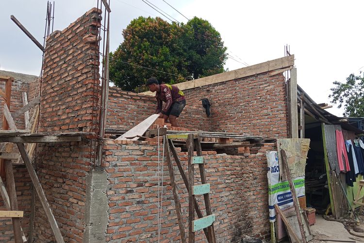 Korban Puting Beliung Medan Johor Bangun Rumah Pakai Bantuan Pemerintah, Tombok Utang untuk Biaya Tukang