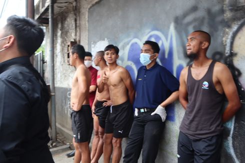 Berita Foto: Pemain PSM Berhamburan ke Jalan Saat Gempa Malang Terjadi