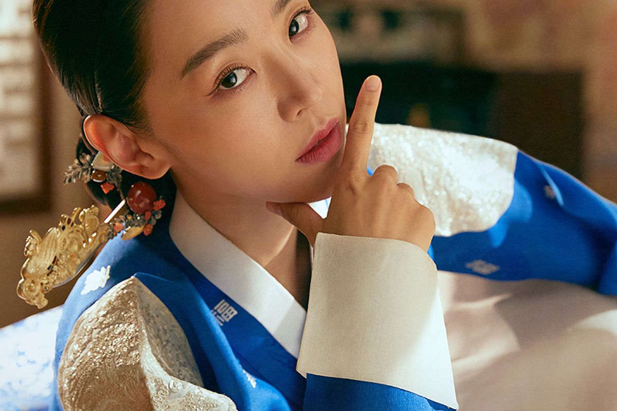 Shin Hye Sun dalam drama Mr.Queen