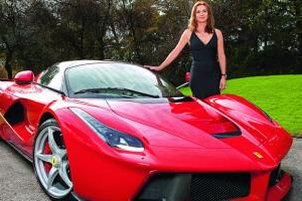 Cornelia Hagmann, salah satu konsumen LaFerrari yang cuma diproduksi 499 unit di dunia.