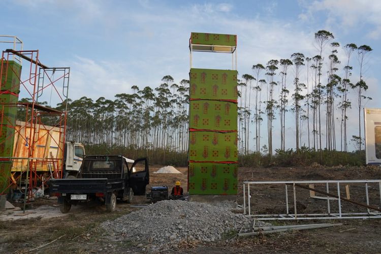 Kementerian Pekerjaan Umum dan Perumahan Rakyat (PUPR) melalui Direktorat Jenderal (Ditjen) Perumahan memastikan pembangunan 47 tower rumah susun (rusun) untuk Apartur Sipil Negara (ASN) dan petugas pertahanan dan keamanan (Hankam) seperti TNI/Polri di Ibu Kota Nusantara (IKN) siap dibangun. Sejumlah peralatan berat dan pekerja konstruksi saat ini sudah berada di sejumlah titik lokasi pembangunan untuk menyiapkan proses konstruksi hunian vertikal tersebut.