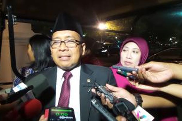 Menteri Sekretaris Negara Pratikno dan istri.