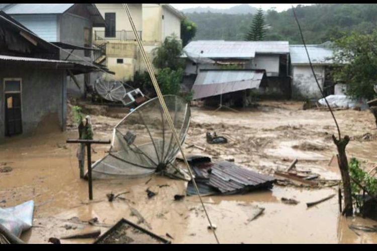 Kondisi pasca banjir bandang yang menghantam pemukiman warga di Kampung Paya Tumpi Baru, Kecamatan Kebayakan, Kabupaten Aceh Tengah, Rabu (14/5/2020)