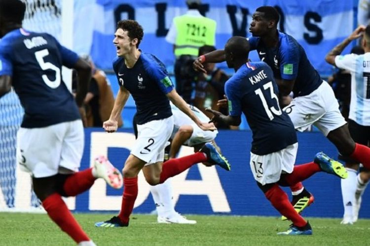 Bek Perancis, Benjamin Pavard, merayakan golnya ke gawang Argentina pada babak 16 besar Piala Dunia 2018 di Kazan Arena, 30 Juni 2018. 