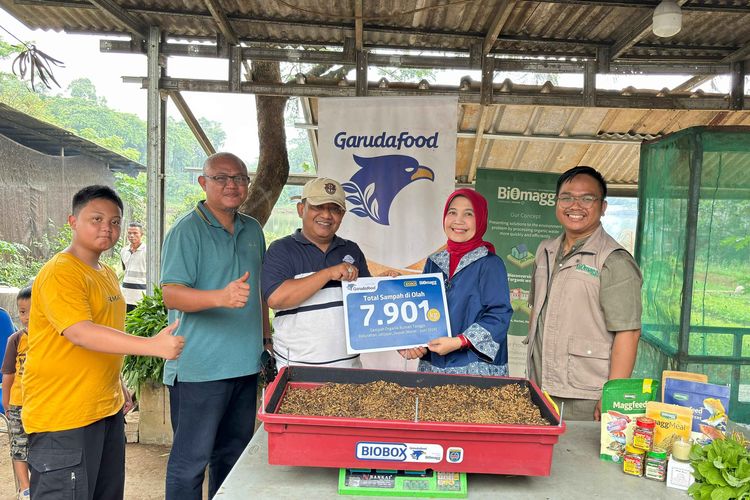 Garudafood dan Biomagg mengajak masyarakat Kelurahan Jatijajar, Depok, Jawa Barat, menerapkan gaya hidup berkelanjutan melalui program pengelolaan sampah organik sejak Februari 2024.