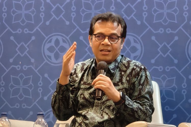 Wakil Menteri Komunikasi dan Informatika (Wamenkominfo) Nezar Patria, dalam acara Media Gathering Kominfo yang digelar di The Westin Hotel, Jakarta Selatan, Jumat (24/11/2023).