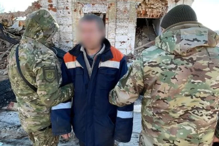 Tentara Rusia yang enam bulan sembunyi di Kharkiv lalu ditangkap Ukraina pada 13 Maret 2023.
