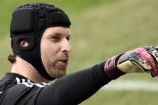 Petr Cech Nilai Aturan Penalti Sekarang Sulitkan Kiper