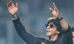 Shah Rukh Khan Penuhi Permintaan Terakhir Fans yang Idap Kanker Stadium Akhir