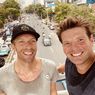 Menjelang Konser di Jakarta, Vokalis Coldplay Kedapatan 