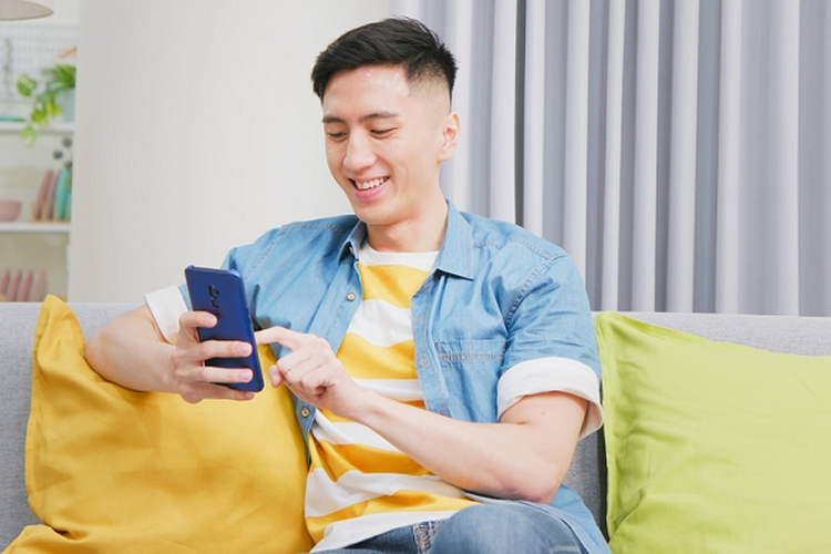 Ilustrasi menggunakan layanan Kredit Multiguna Adira Finance 