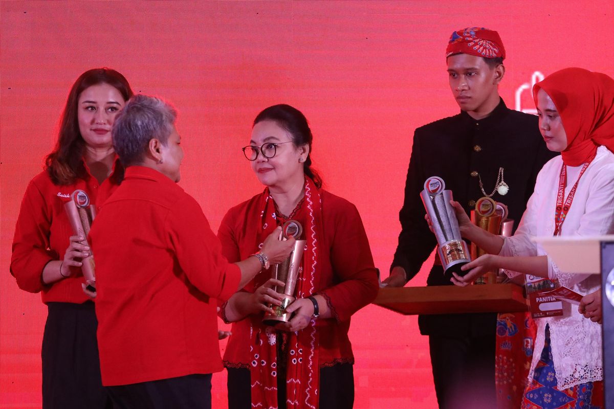 Wali Kota Semarang Agustina menerima penghargaan Trisakti Tourism Award 2025 Kategori Wisata Kuliner dan Kategori Warisan Sejarah di Puri Agung Grand Sahid Jaya Hotel, Jakarta, Kamis (8/5/2025) malam.