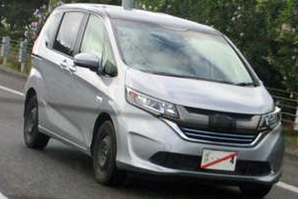 Honda All-New Freed generasi terbaru tepergok masih diuji di Jepang sepekan menjelang peluncuran.