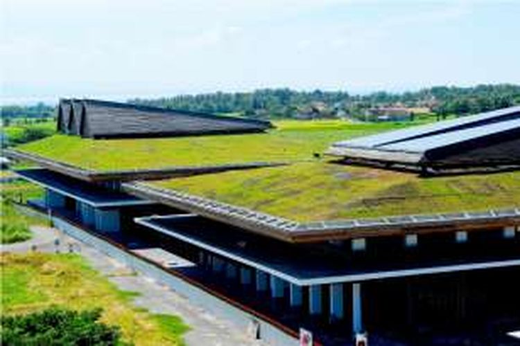 Bandara Blimbingsari Banyuwangi yang mengusung konsep green arsitecture dan didesain oleh arsitektur kenamaan Adri Matin (Istimewa / humas pemkab Banyuwangi)