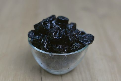 Apa Itu Prune, Buah Kering yang Banyak Dipakai buat Lapis Legit?