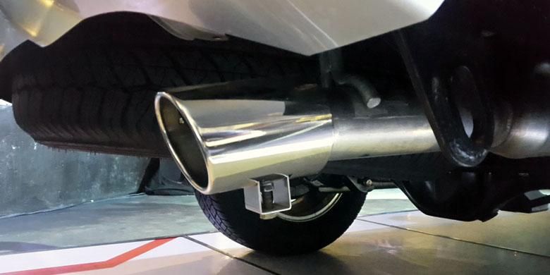 Salah satu aksesori resmi Mitsubhisi All-New Pajero Sport, muffler cutter. 