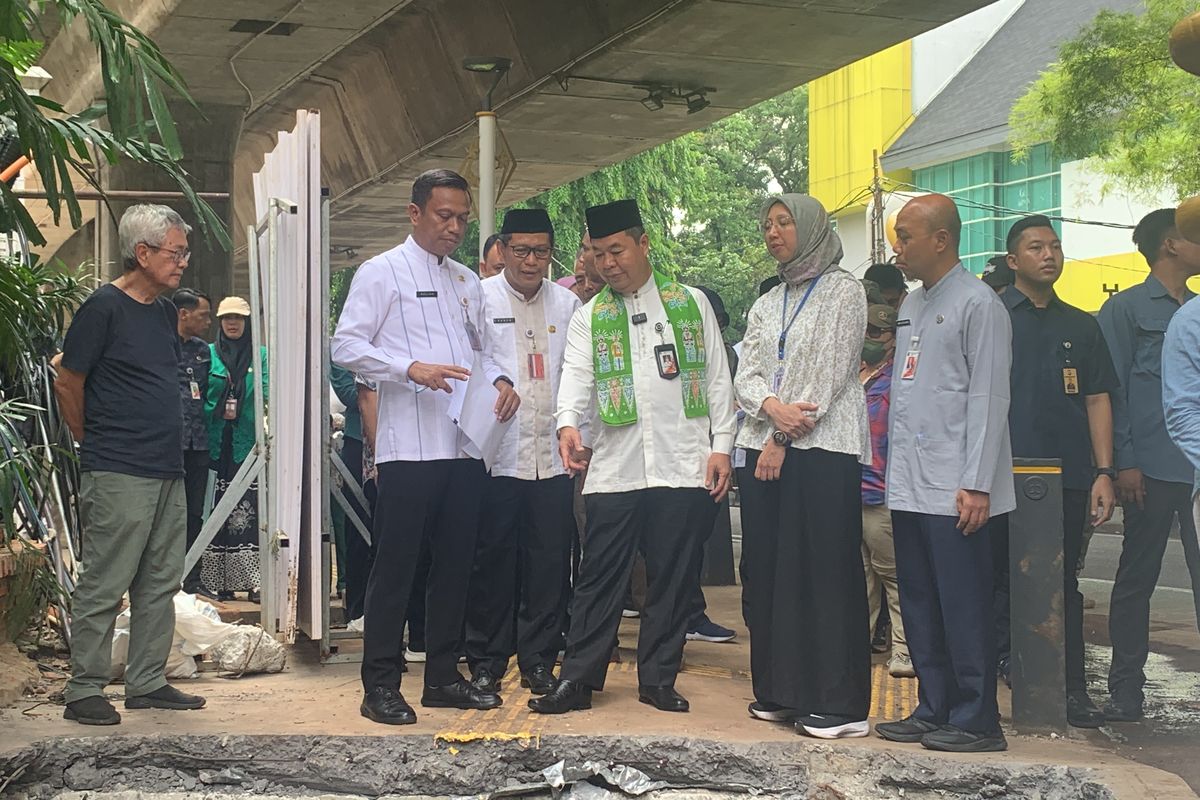 Banjir di Jaksel Diakibatkan Sampah yang Menumpuk di Saluran Air