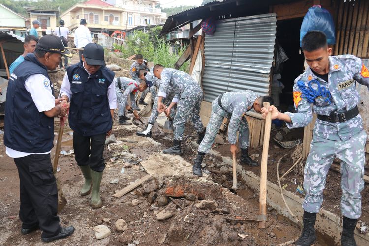 Kementerian Kelautan dan Perikanan (Kementerian KP) menerjunkan jajarannya, termasuk penyuluh perikanan hingga siswa dan taruna, untuk memberikan bantuan kepada korban terdampak banjir bandang di Sumatera Barat (Sumbar).