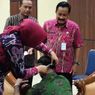 Bupati Grobogan Cukur Rambut 2 Kades Gondrong yang Terekam di Video Viral Sentil Nama Jokowi