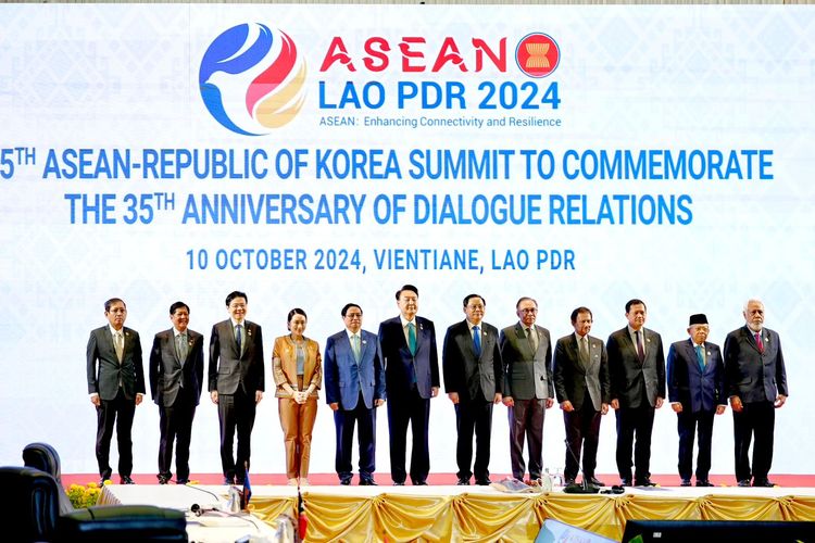 Wapres RI Ma'ruf Amin hadir pada acara KTT ke-24 ASEAN-Korsel di Vientiane, Laos, Kamis (10/10/2024).
