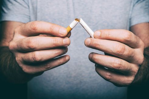 10 Cara Berhenti Merokok yang Efektif demi Jaga Kesehatan Keluarga