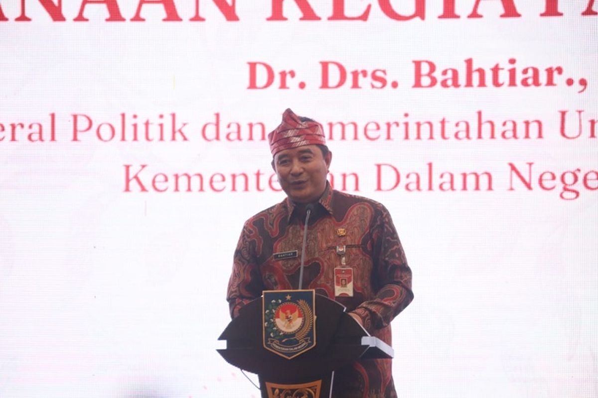 Direktur Jenderal (Dirjen) Politik dan Pemerintahan Umum (Polpum) Kementerian Dalam Negeri (Kemendagri) Bahtiar dalam Rakornas Bidang Ketahanan Ekonomi, Sosial, dan Budaya (Ekososbud) di Hotel Claro Kendari, Sulawesi Tenggara (Sultra), Selasa (11/4/2023). 