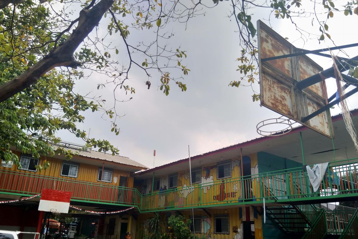 Sekolah Master dengan kelas-kelas berbentuk kontainer tempat anak-anak kaum marjinal mencari ilmu.