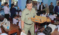 Dukung Makan Bergizi Gratis, Pj. Gubernur Teguh Uji Coba 10.448 Paket Makanan di 12 Sekolah