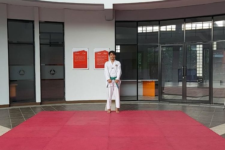 Salah satu peserta dari UKM Taekwondo Itenas Bandung saat bertanding di kejuaraan Bandung International E-Poomsae Tournament 2021.